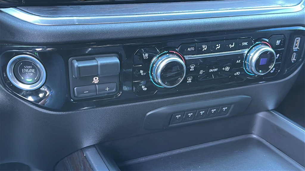 Used 2025 GMC Sierra 2500 SLT w/ SLT Premium Package image 14