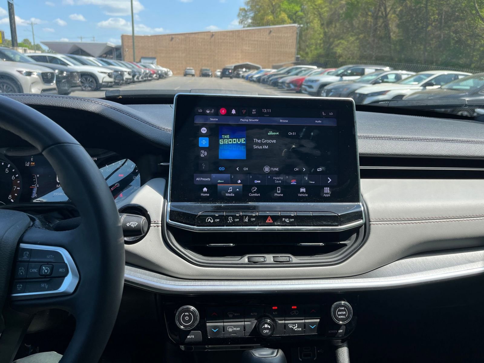 Used 2025 Jeep Compass Limited image 17