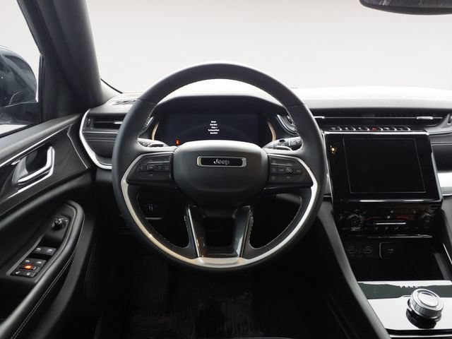 Used 2023 Jeep Grand Cherokee Altitude AWD/4WD image 12