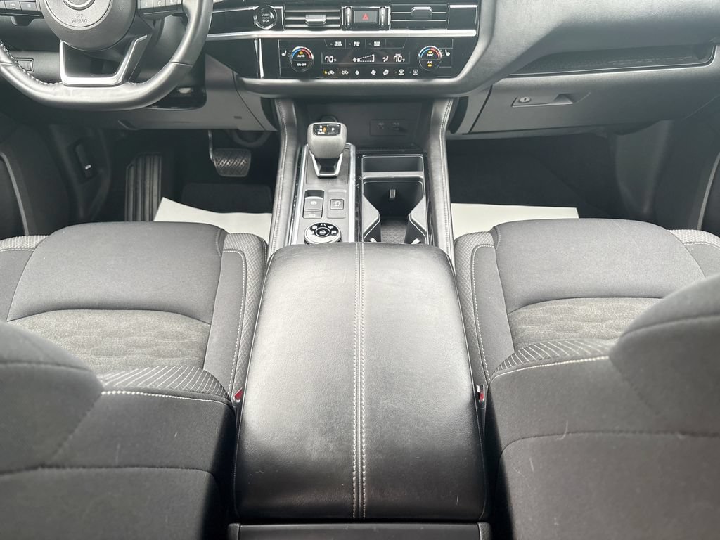 Used 2025 Nissan Pathfinder SV AWD/4WD image 31