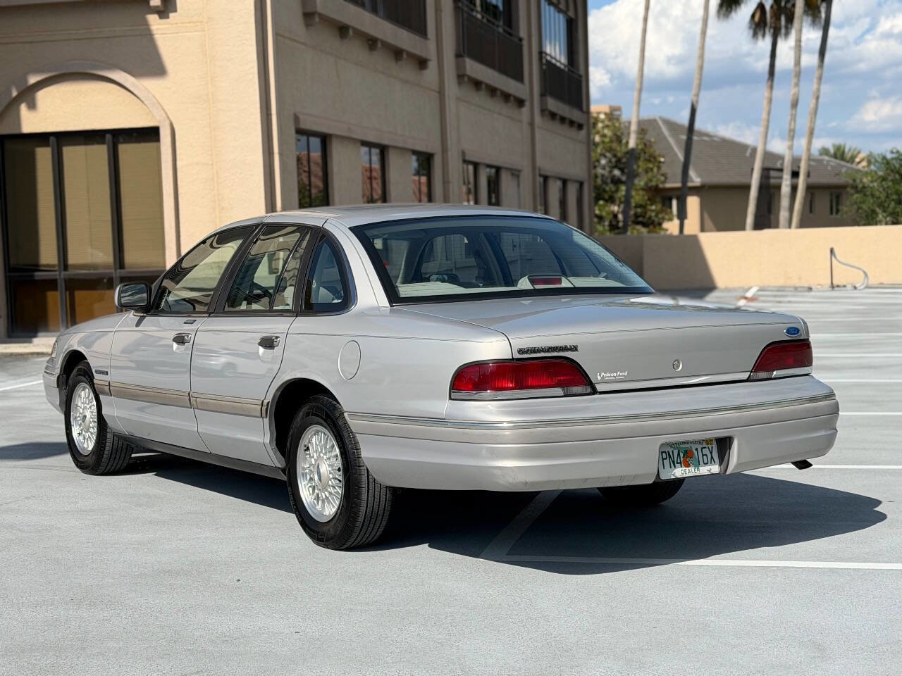 Used 1992 Ford Crown Victoria LX RWD image 8
