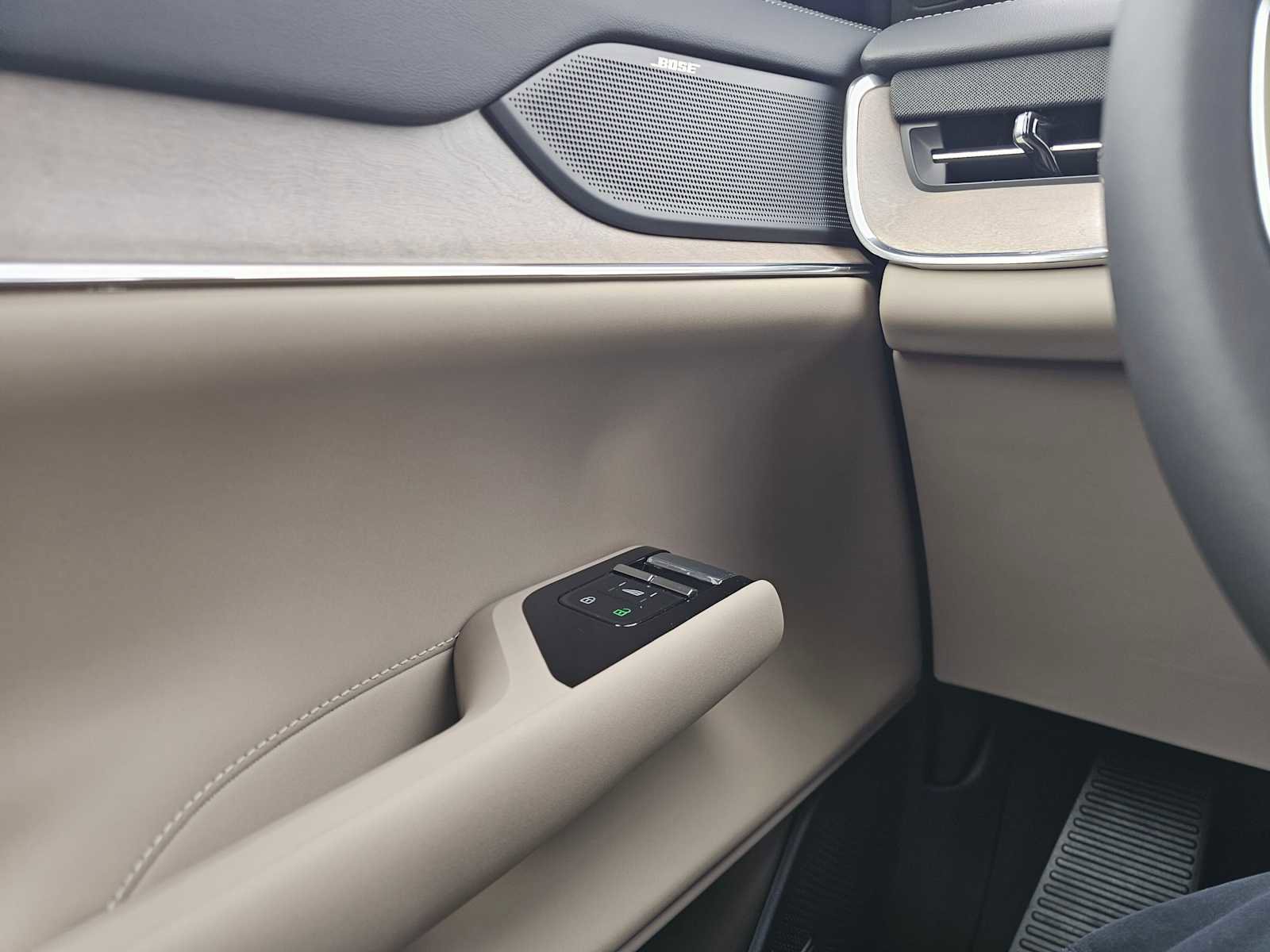 New 2026 Volvo EX90 Ultra image 32