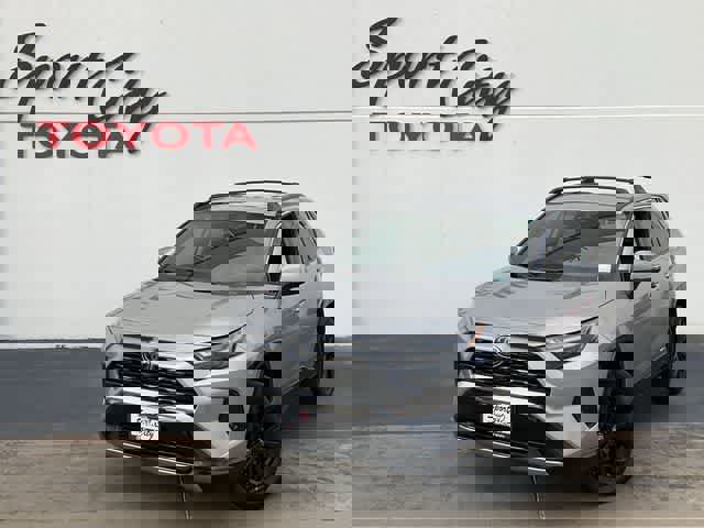 Used 2024 Toyota RAV4 SE image 1