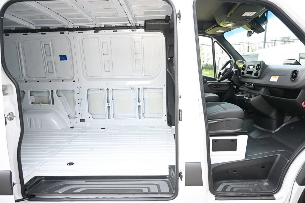 Used 2025 Mercedes-Benz Sprinter 2500 image 20