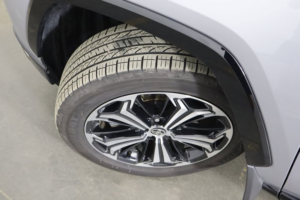 Used 2025 Toyota RAV4 XSE w/ Weather Package AWD/4WD image 41