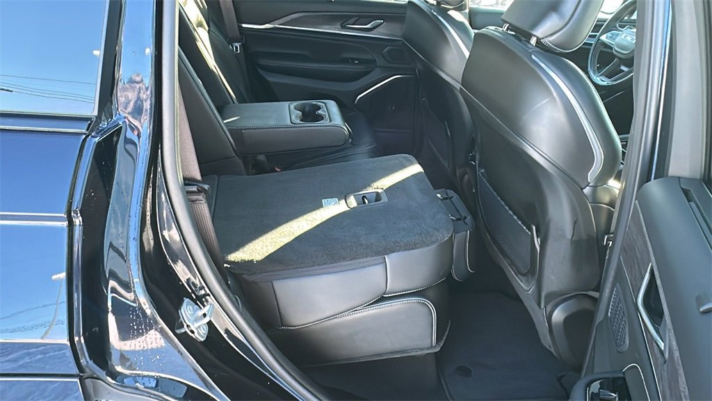 Used 2024 Jeep Grand Cherokee Overland w/ Adv Protech Group III image 32