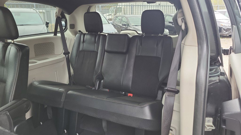 Used 2019 Dodge Grand Caravan SXT image 26