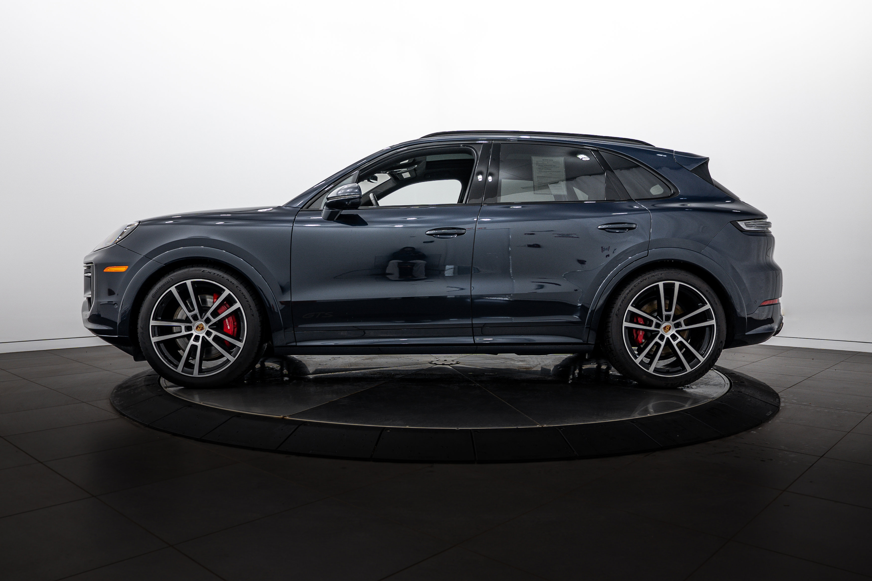 Certified 2025 Porsche Cayenne GTS AWD/4WD image 2