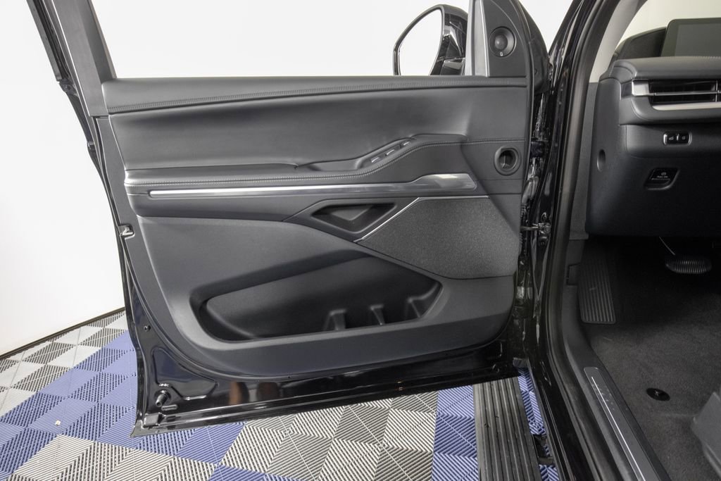 Used 2025 Lincoln Navigator Reserve AWD/4WD image 15