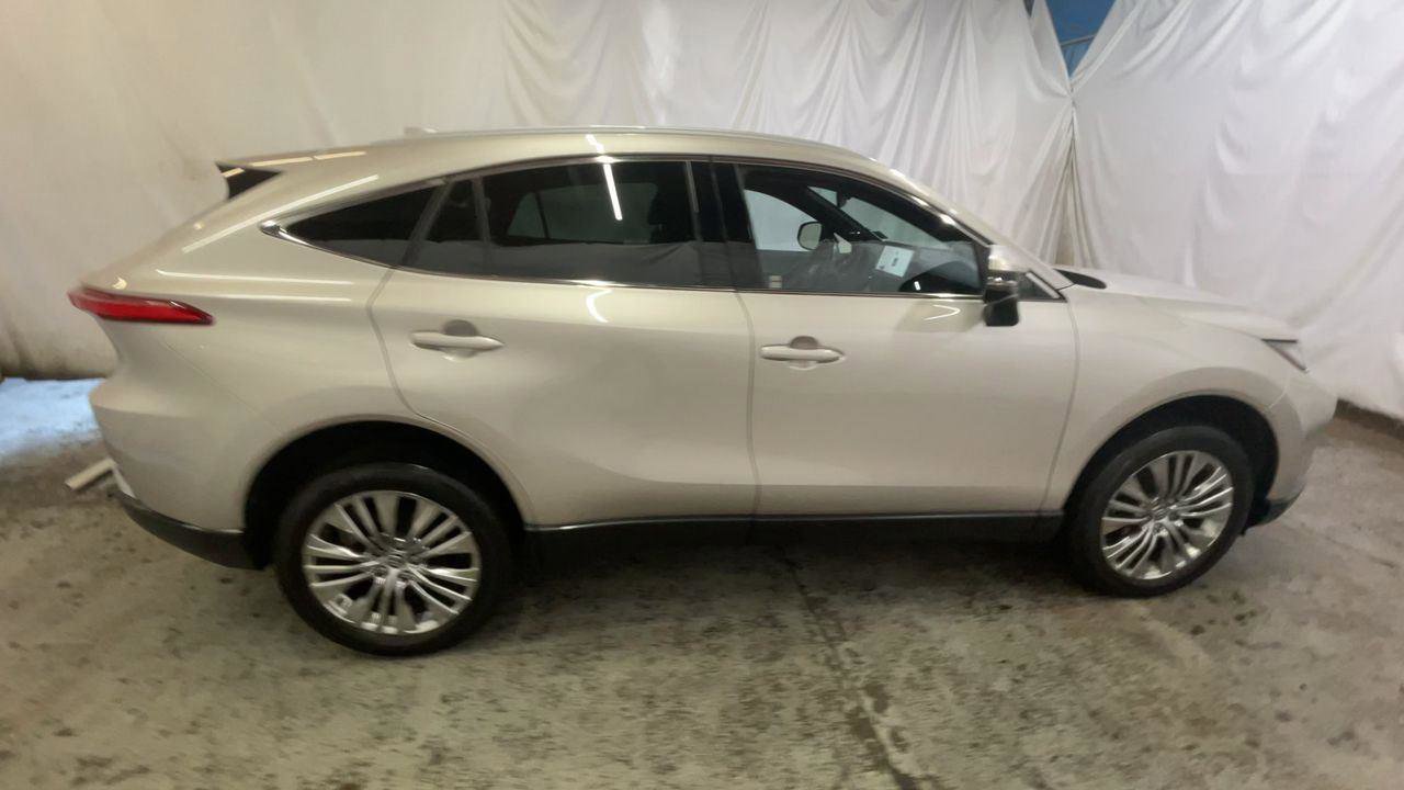 Used 2024 Toyota Venza XLE image 9