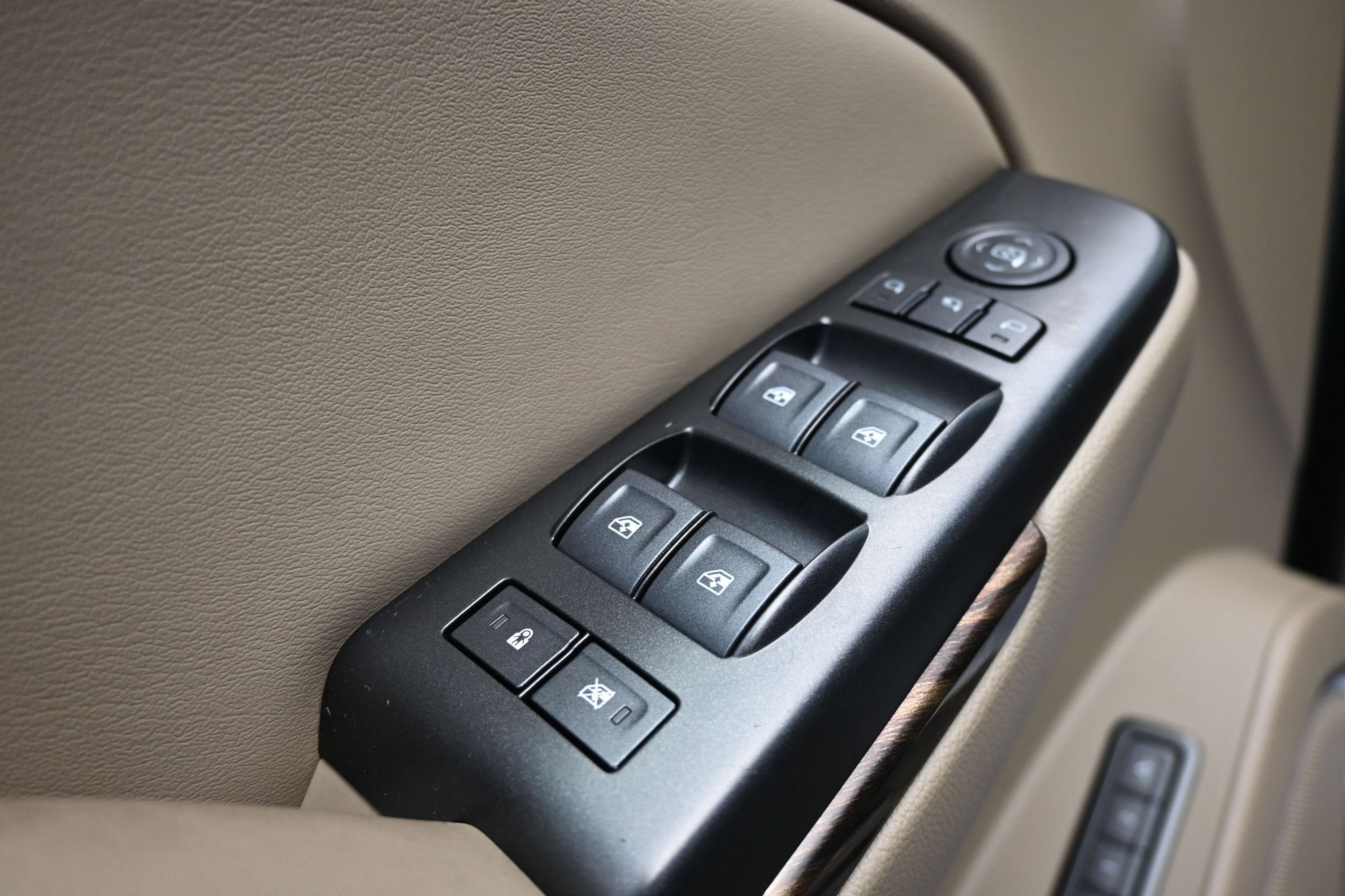 Used 2018 GMC Yukon SLT w/ Open Road Package AWD/4WD image 27