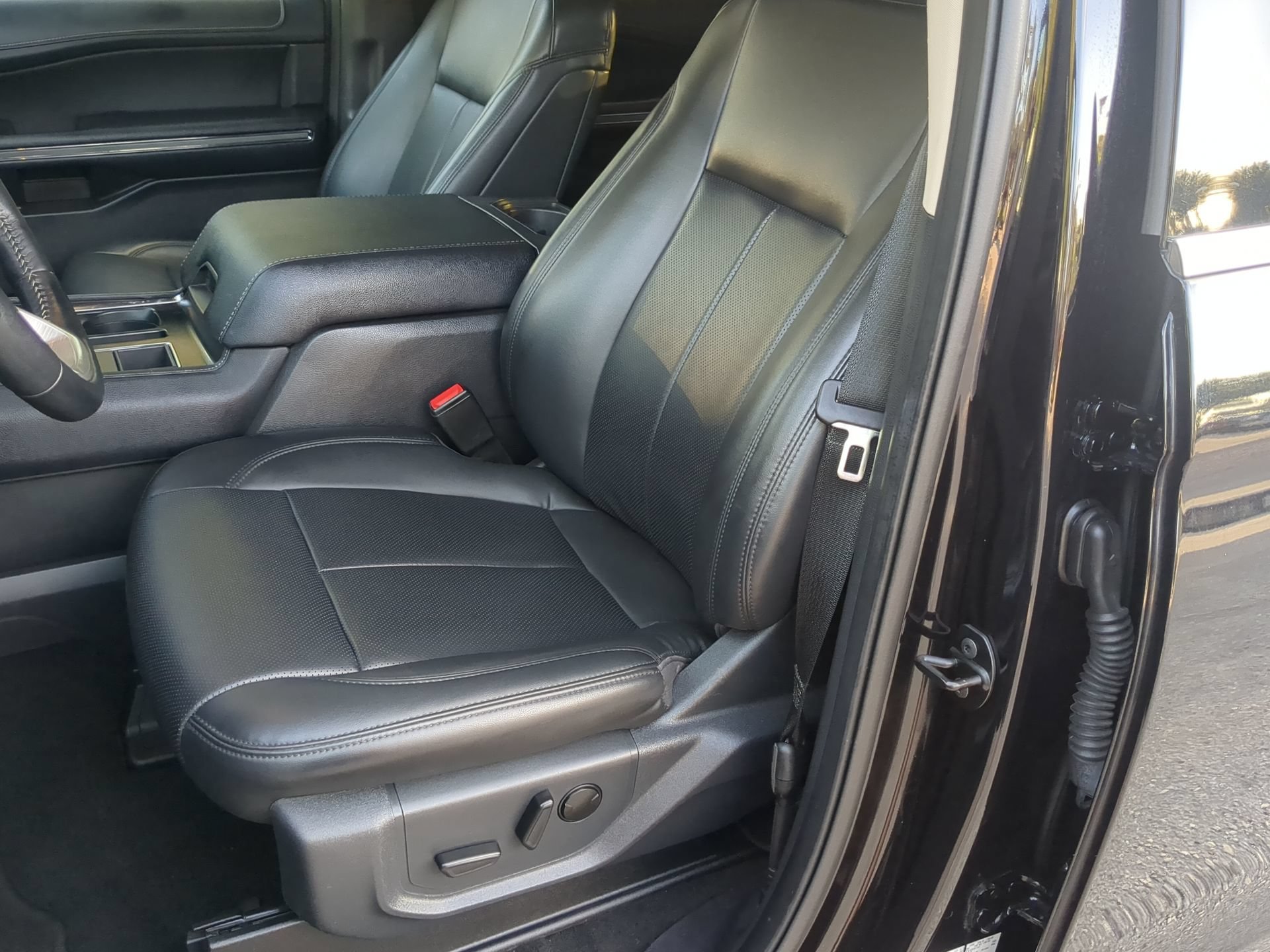 Certified 2024 Ford Expedition XLT RWD image 58