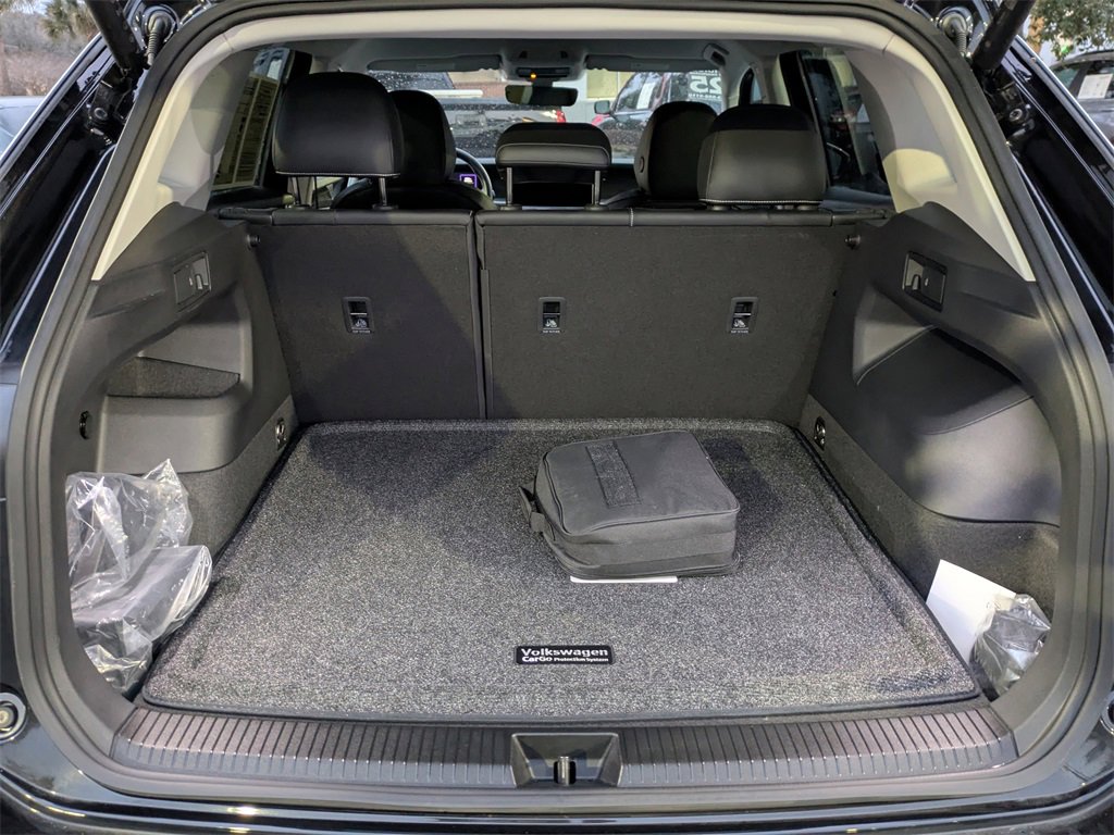 Used 2025 Volkswagen Tiguan SE image 13