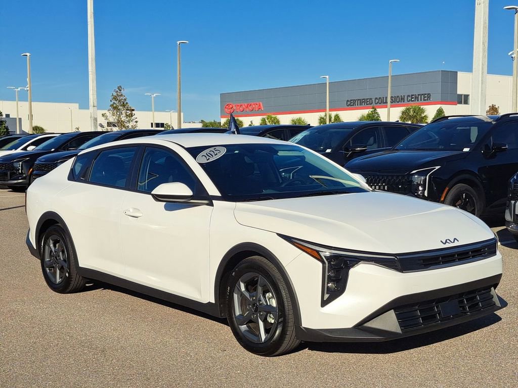 Used 2025 Kia K4 LXS image 3