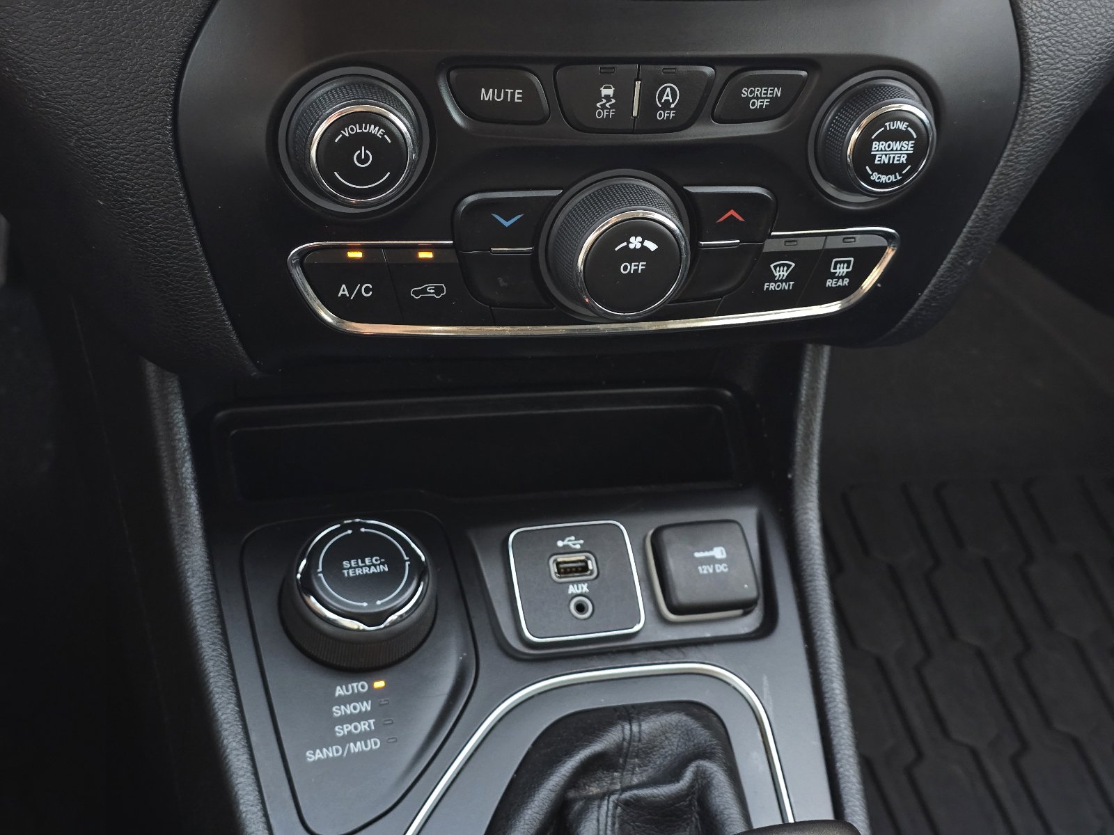 Used 2019 Jeep Cherokee Latitude Plus image 20