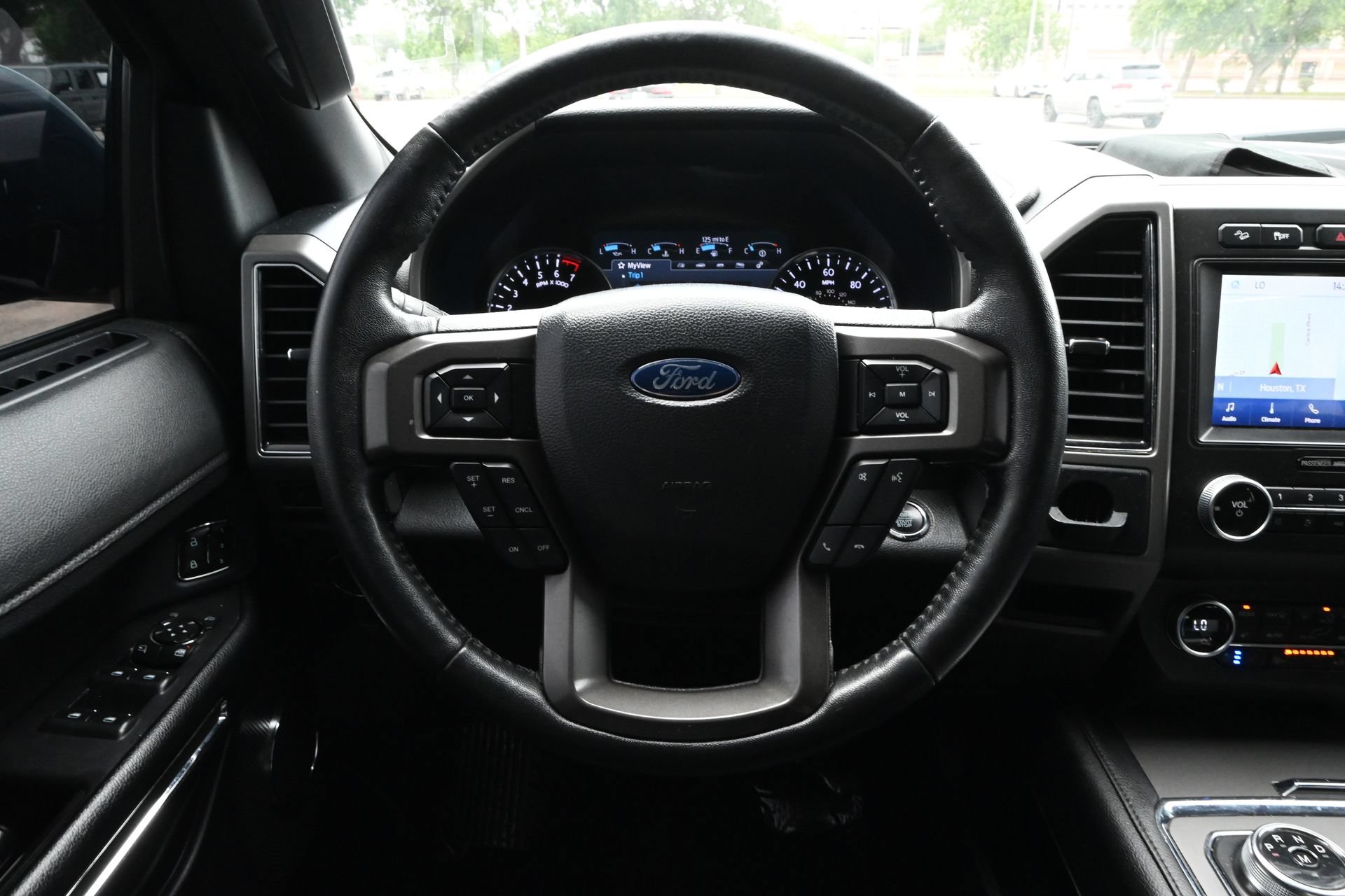 Used 2020 Ford Expedition XLT w/ Equipment Group 202A AWD/4WD image 11