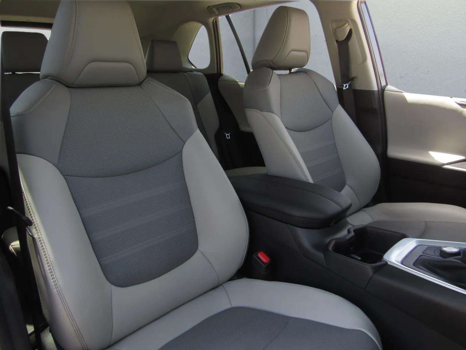 Used 2025 Toyota RAV4 Limited w/ Advanced Technology Package AWD/4WD image 11