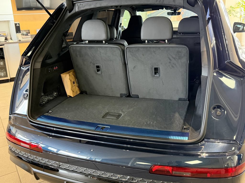 New 2026 Audi SQ7 Prestige AWD/4WD image 13