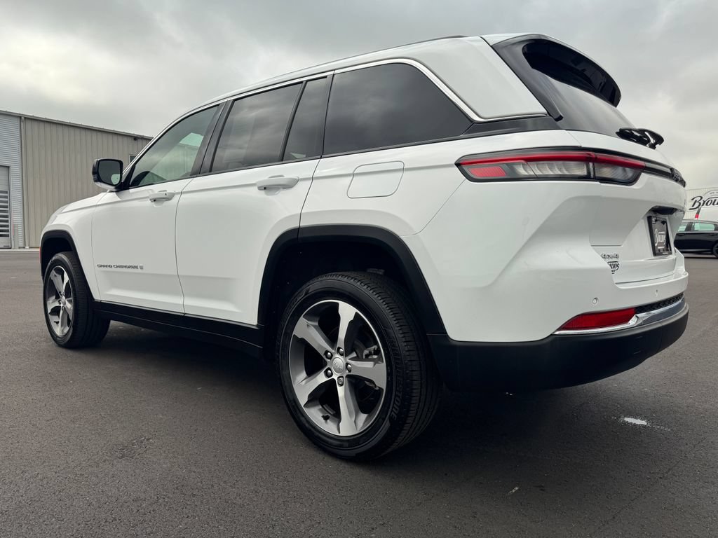 Used 2024 Jeep Grand Cherokee Limited AWD/4WD image 7