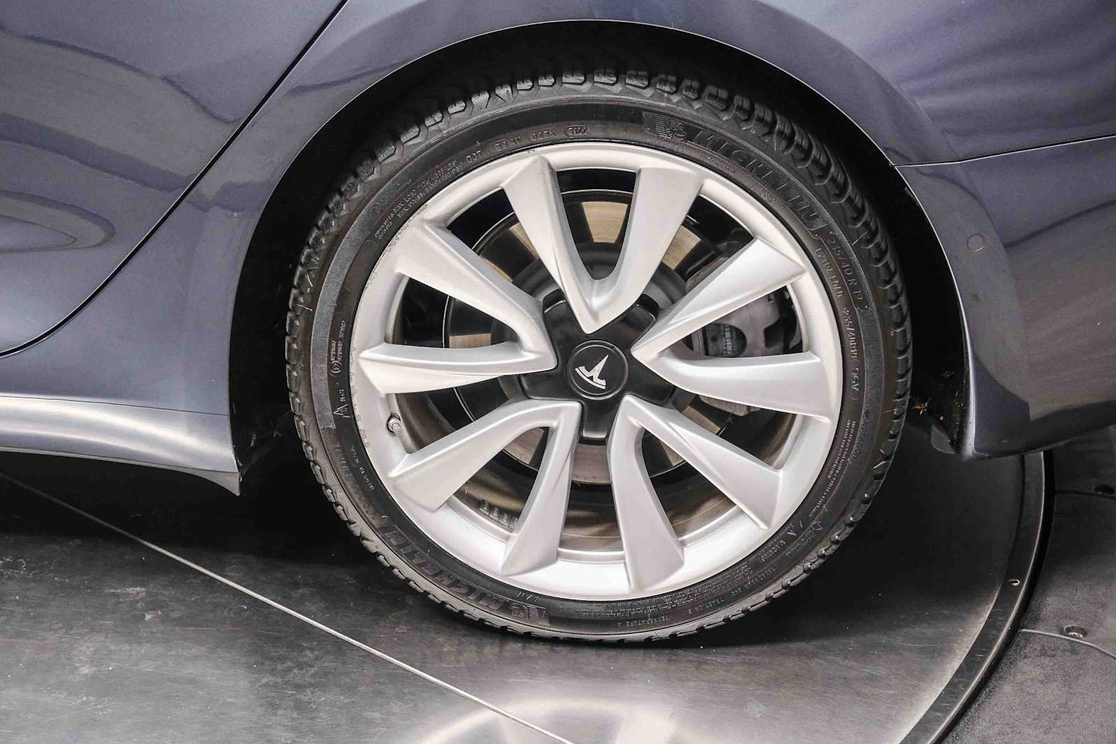 Used 2018 Tesla Model 3 Long Range RWD image 9