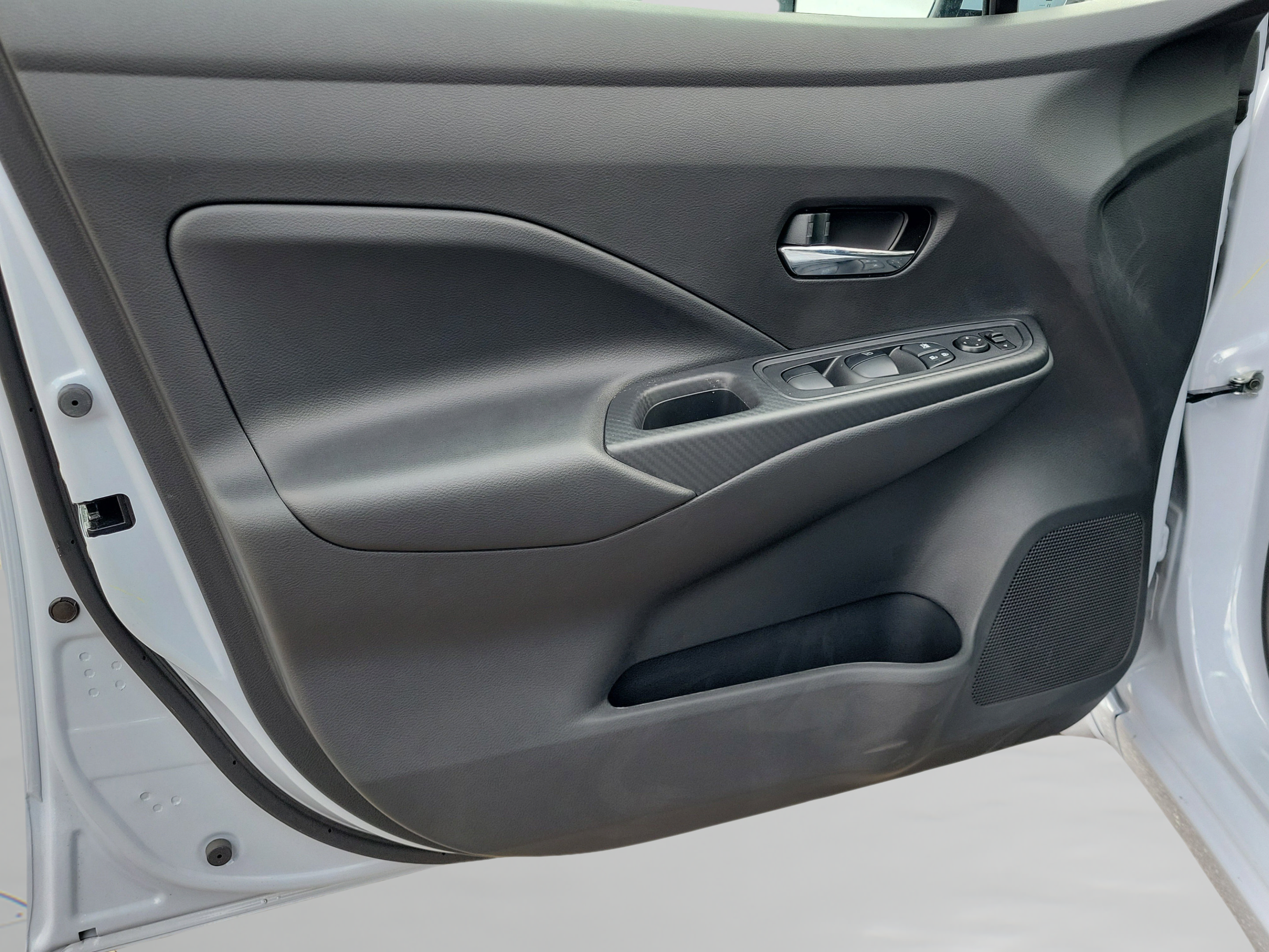 New 2025 Nissan Versa SV w/ Trunk Package FWD image 28