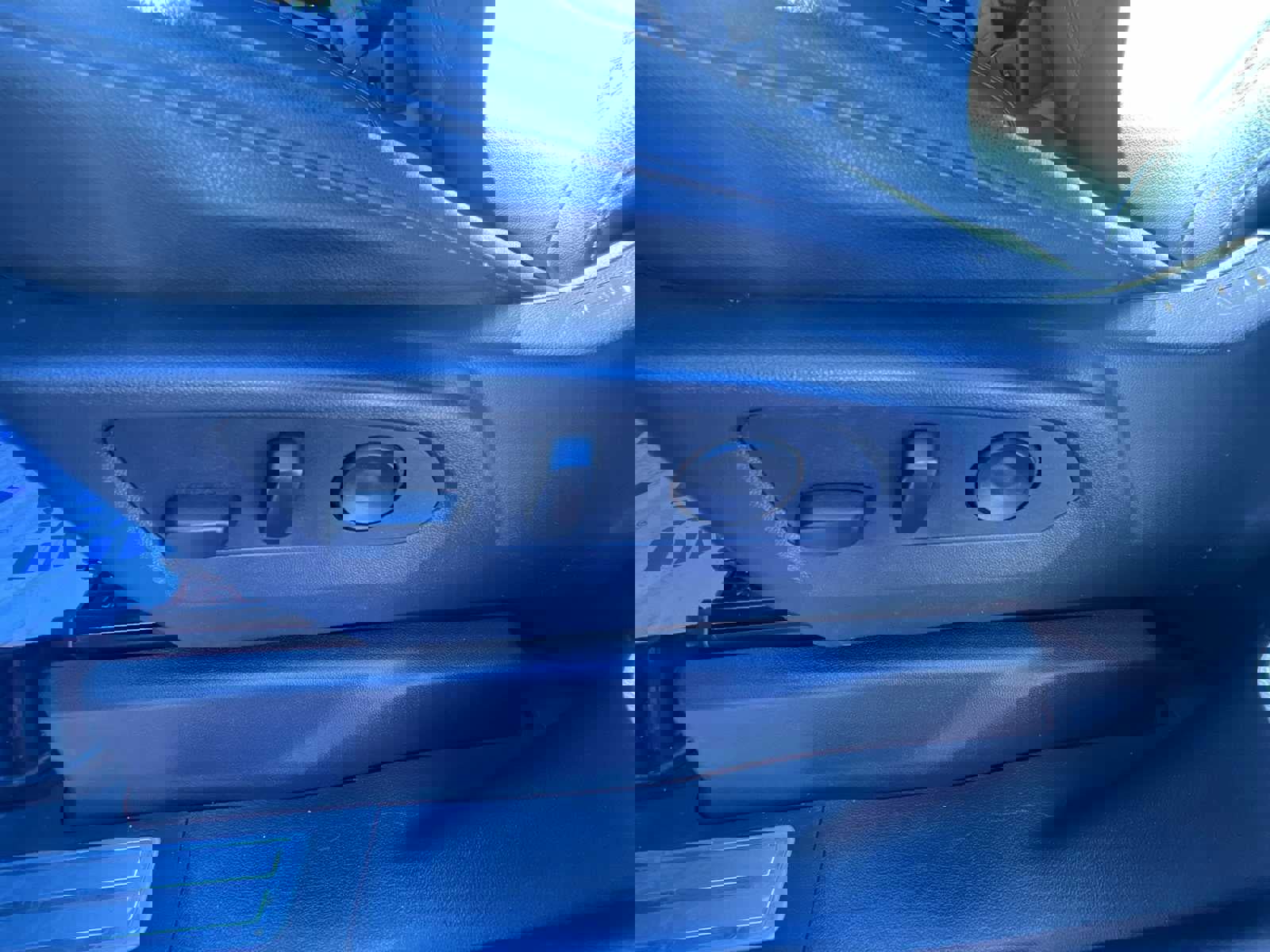 Used 2025 Chevrolet Silverado 3500 LT image 13