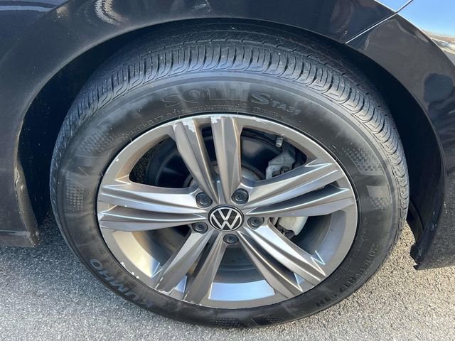 Certified 2023 Volkswagen Jetta SE w/ Panoramic Sunroof Package image 9