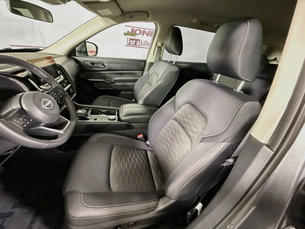 Used 2025 Nissan Pathfinder SV w/ Black Appearance Package AWD/4WD image 25