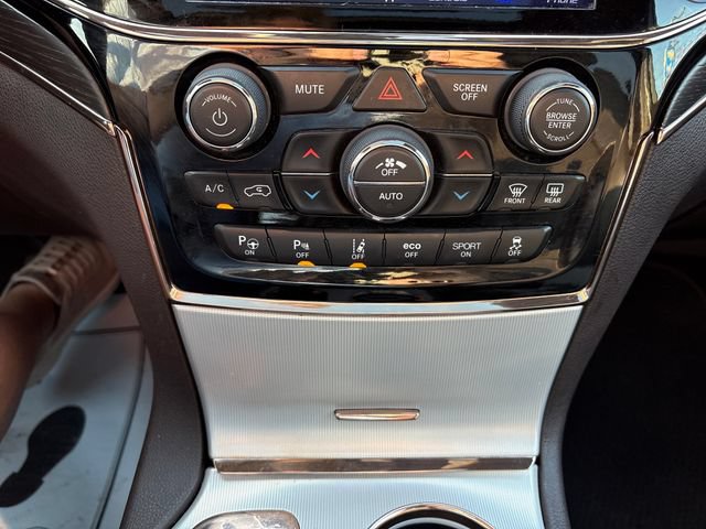 Used 2019 Jeep Grand Cherokee Summit w/ Skid Plate Group AWD/4WD image 18