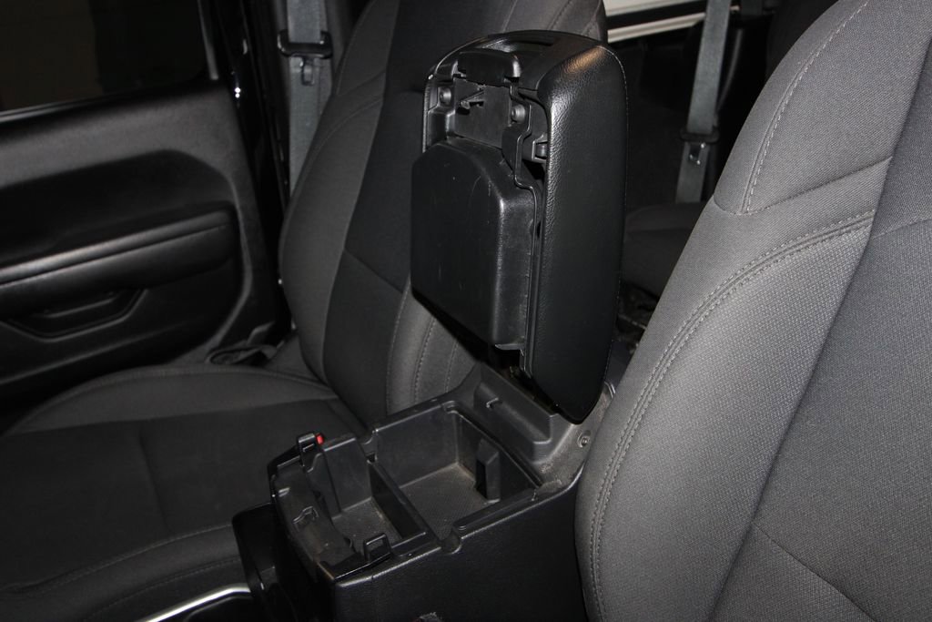 Used 2021 Jeep Wrangler Sport S image 17