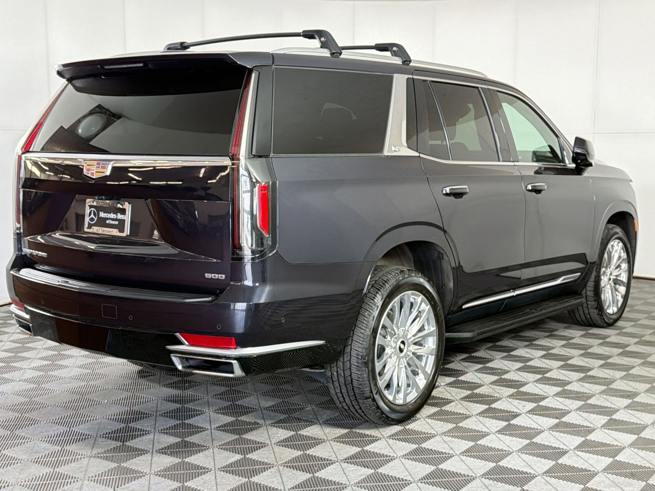 Used 2022 Cadillac Escalade Premium Luxury w/ Performance Package AWD/4WD image 9