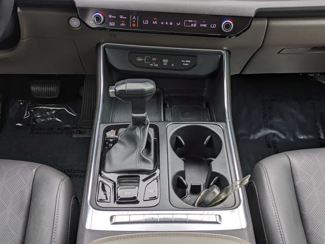 Used 2025 Kia Carnival EX FWD image 20