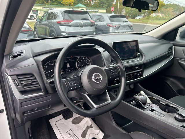 Used 2024 Nissan Rogue S AWD/4WD image 14