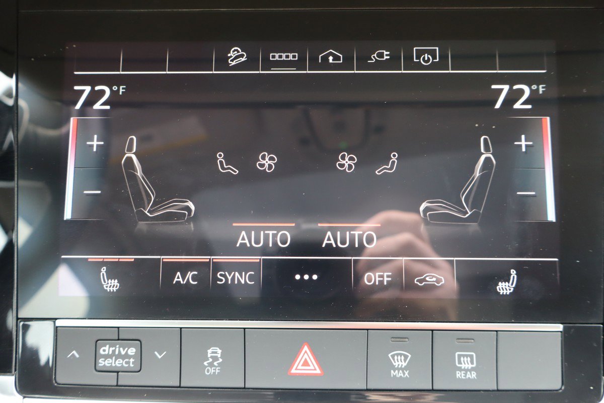 Used 2021 Audi e-tron Premium w/ Convenience Plus Package image 13