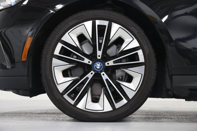 Used 2024 BMW i5 eDrive40i w/ Premium Package RWD image 12