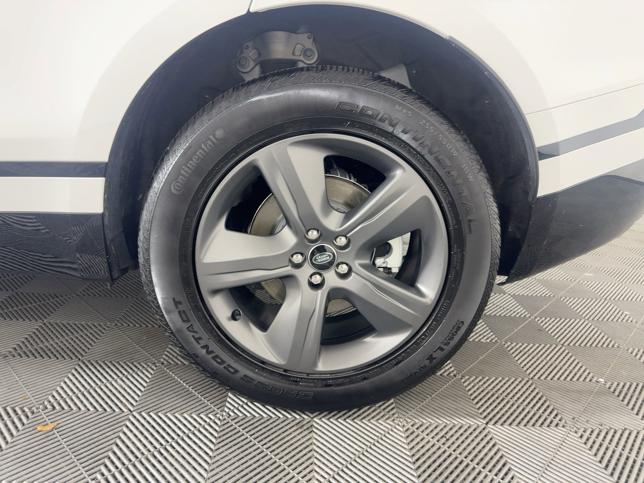 Used 2025 Land Rover Range Rover Velar Dynamic SE image 13