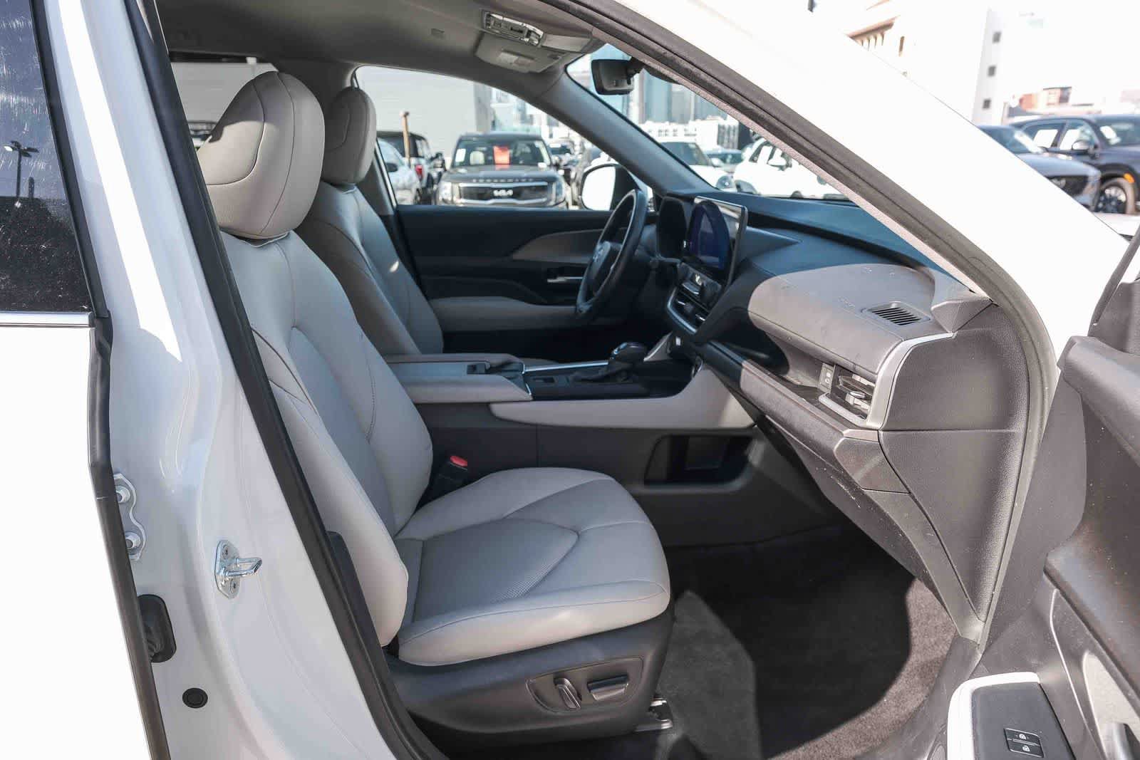 Certified 2024 Toyota Grand Highlander FWD image 18