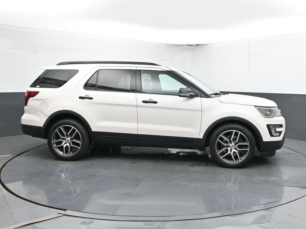 Used 2017 Ford Explorer Sport w/ Equipment Group 401A AWD/4WD image 4