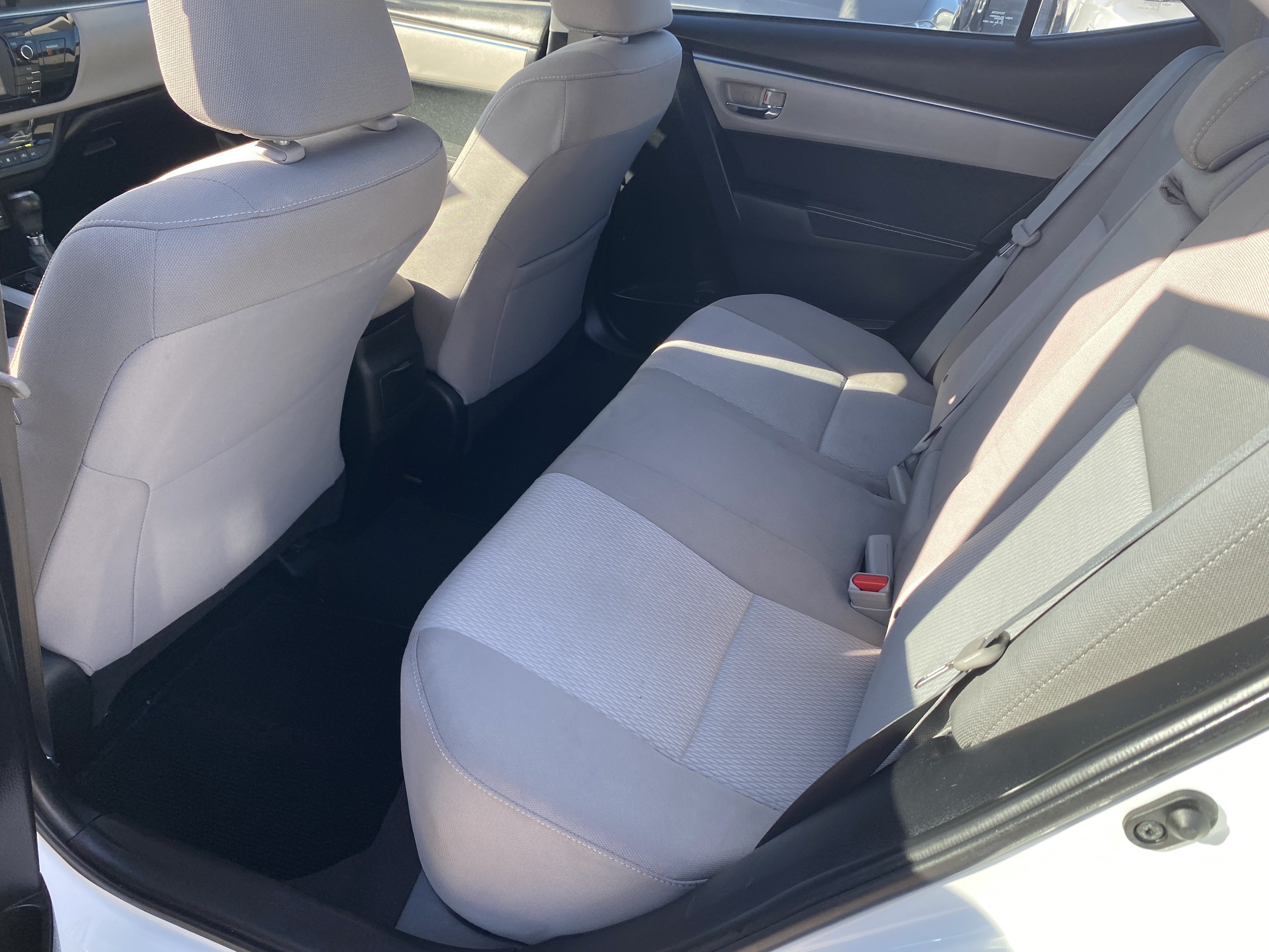Used 2015 Toyota Corolla LE FWD image 14