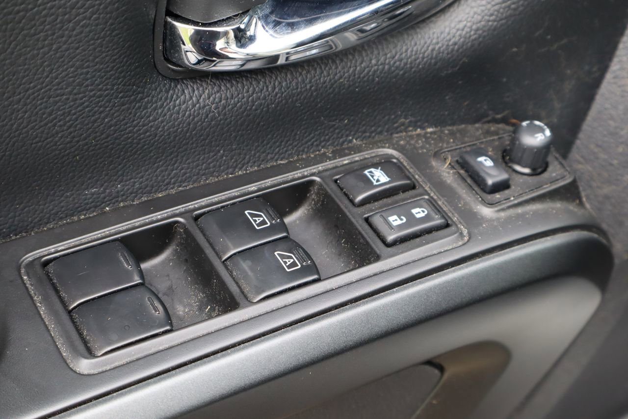 Used 2024 Nissan Titan PRO-4X w/ Pro-4x Convenience Package image 22