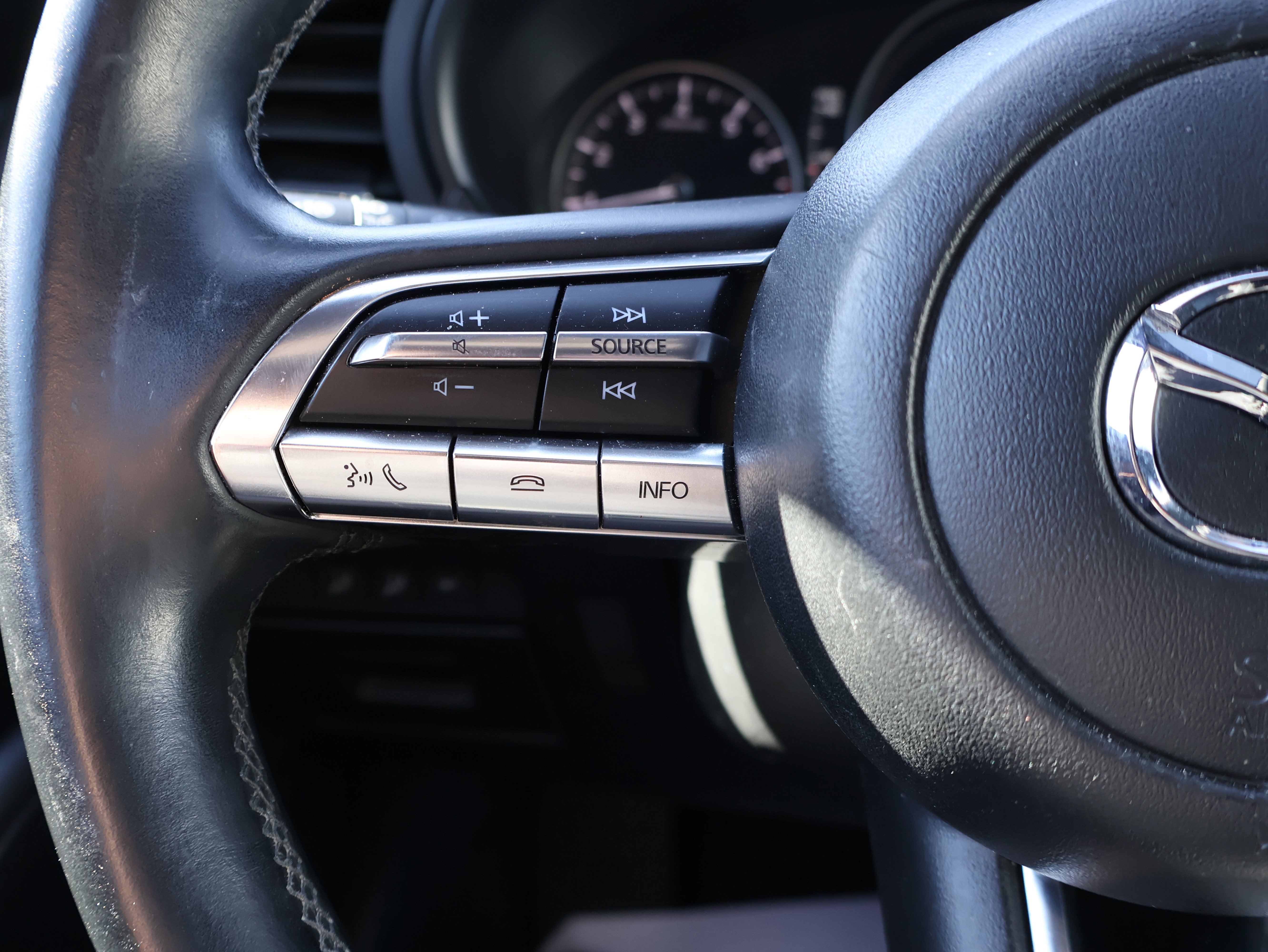 Used 2019 MAZDA MAZDA3 Hatchback w/ Preferred Package image 34