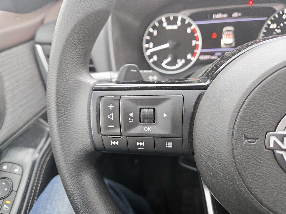 Used 2023 Nissan Rogue SV image 17