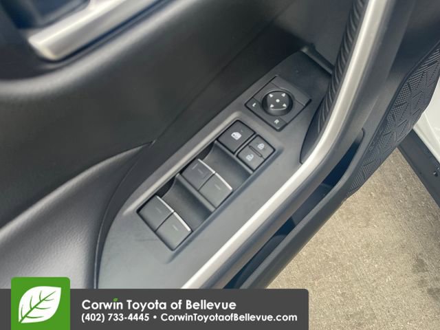 Used 2025 Toyota RAV4 XLE AWD/4WD image 19