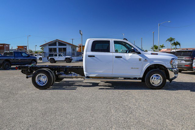 Used 2020 RAM 3500 Tradesman w/ Chrome Appearance Group image 3