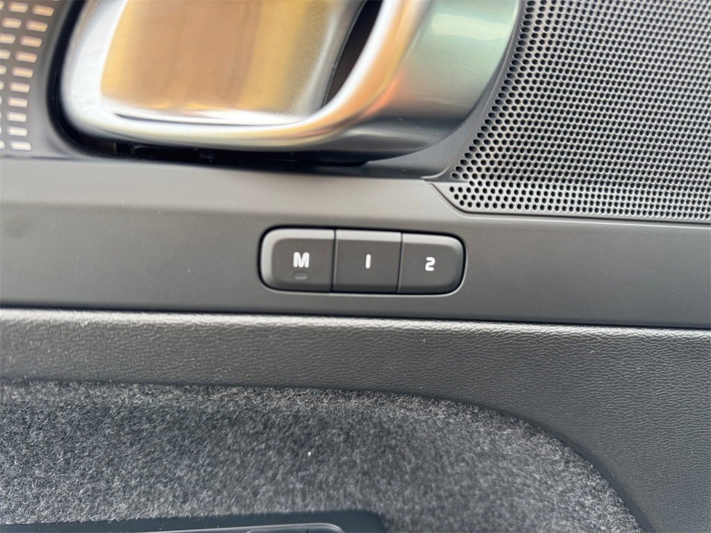 Certified 2025 Volvo XC40 B5 Plus image 10