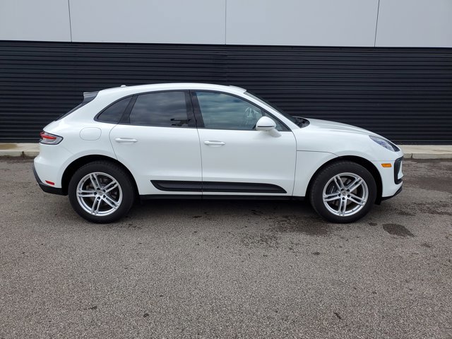 Used 2025 Porsche Macan image 8