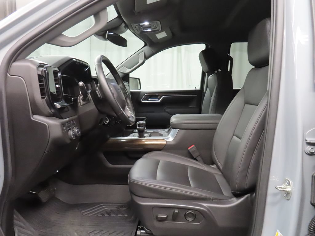 Used 2025 Chevrolet Silverado 1500 RST AWD/4WD image 15