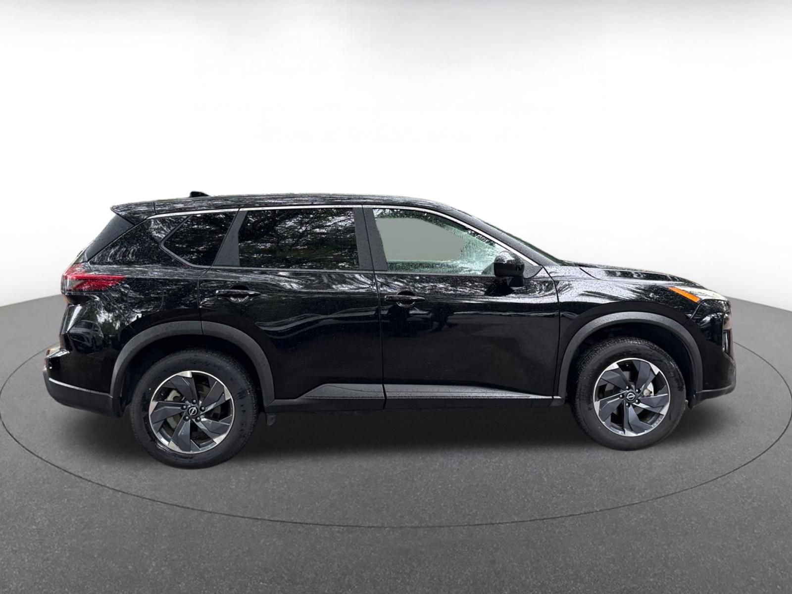 Used 2025 Nissan Rogue SV FWD image 8
