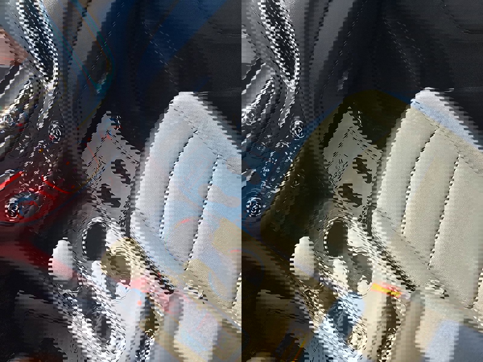 Used 2023 Chevrolet Equinox LT image 25