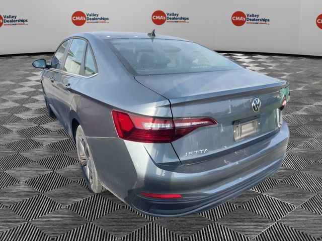 Used 2022 Volkswagen Jetta SE w/ Panoramic Sunroof Package image 2